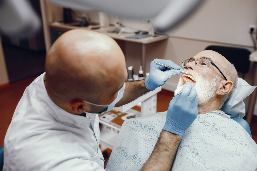 How to Choose Between Dental Implants and a Bridge for a Missing Tooth
